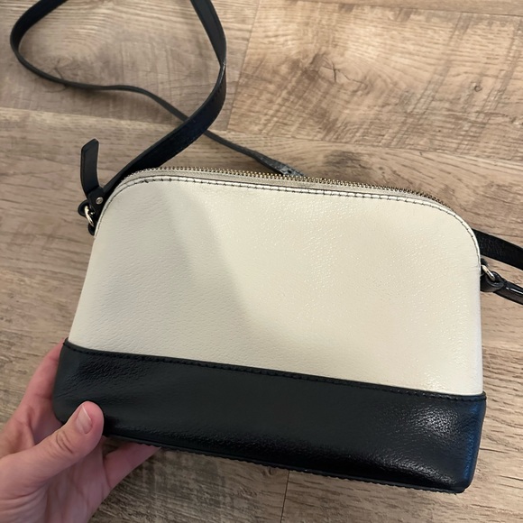 Kate Spade crossbody bag light beige and black - GUC. Silver metal adornments - Picture 9 of 12